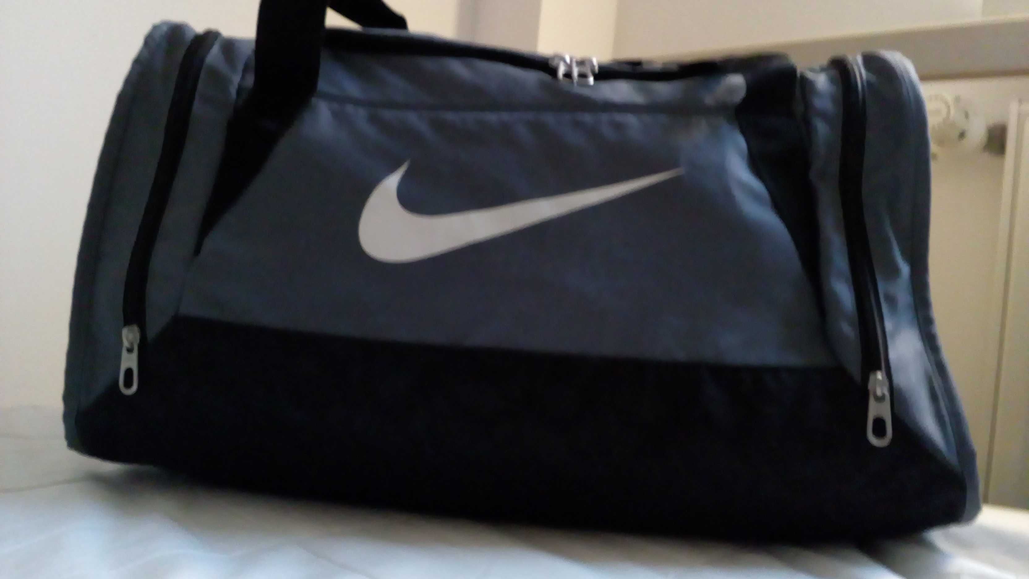 Torba podróżna firmy amerykańskiej Nike