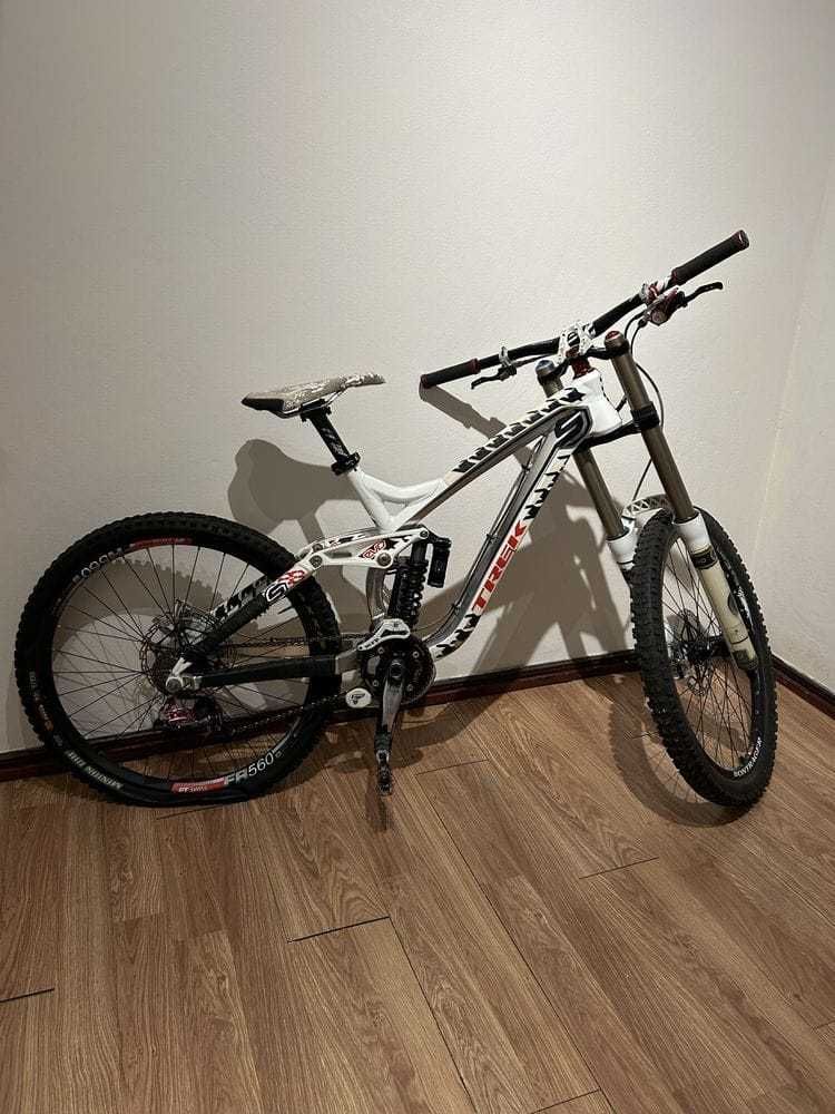 Vendo bicicleta de Downhill treck 88