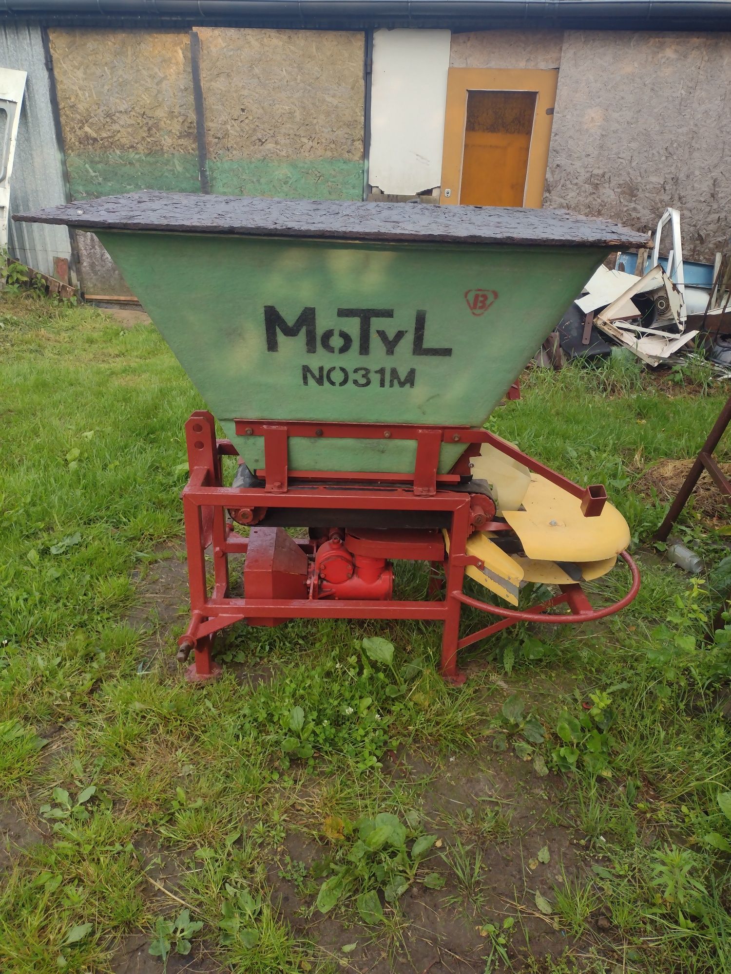 Sprzedam rozsiewacz do nawozu Motyl 400 l
