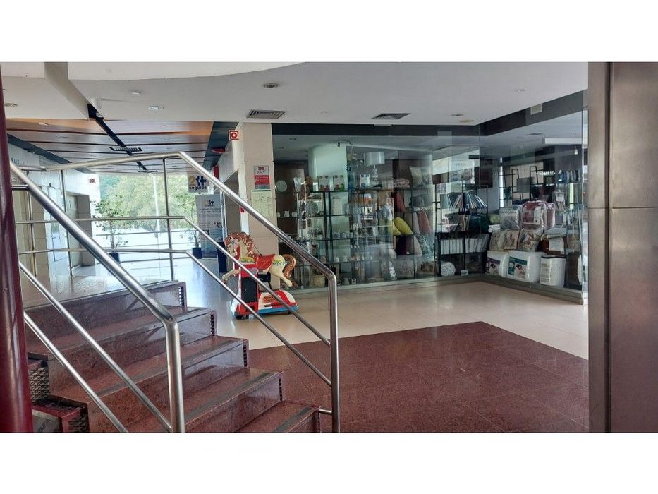 Loja no Centro Comercial Solátia, Centro Cívico de Carnaxide