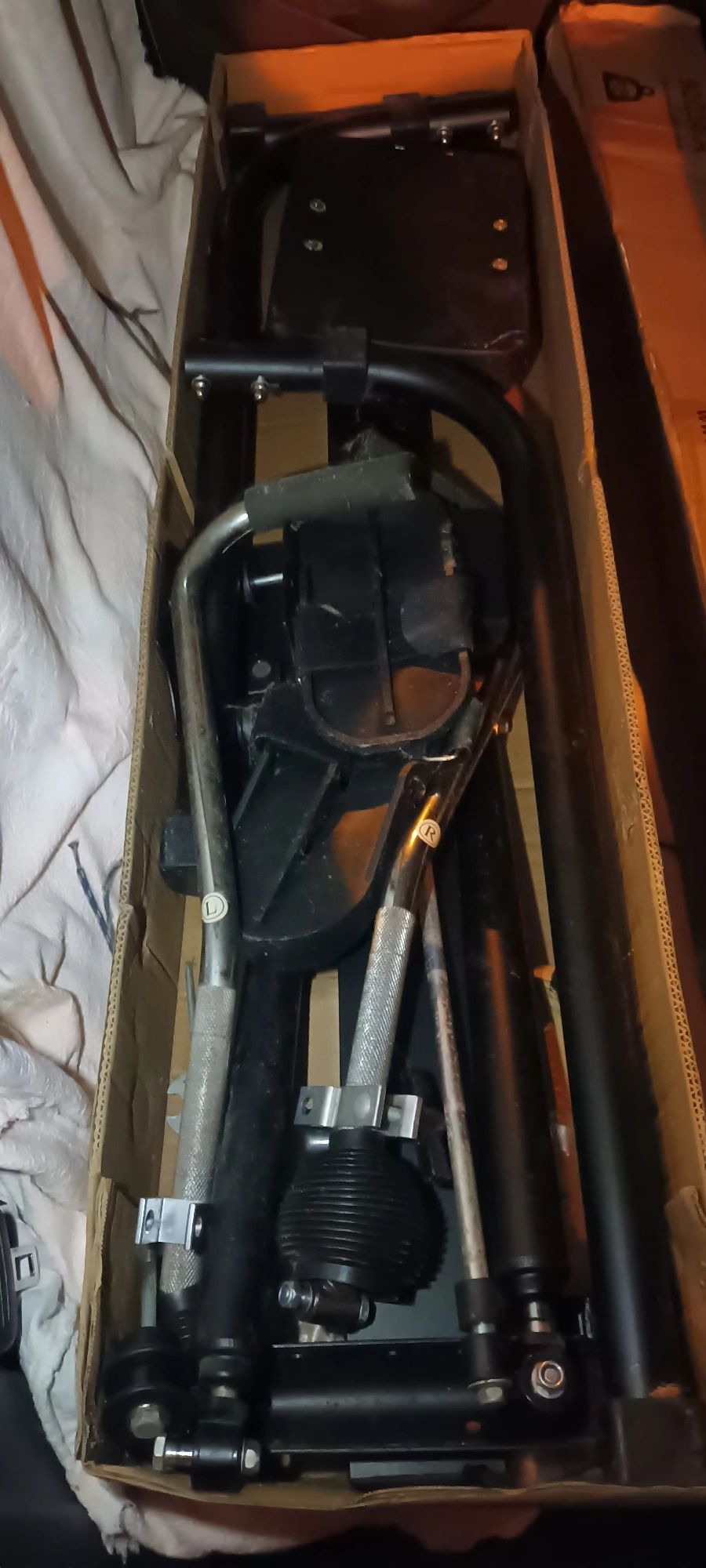 Máquina remos 5 níveis com resistência hidráulica.