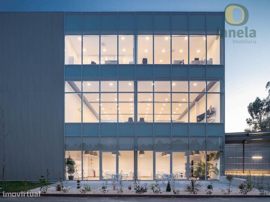 Terreno com área total de 19.329 m2, para construção de edifício de...