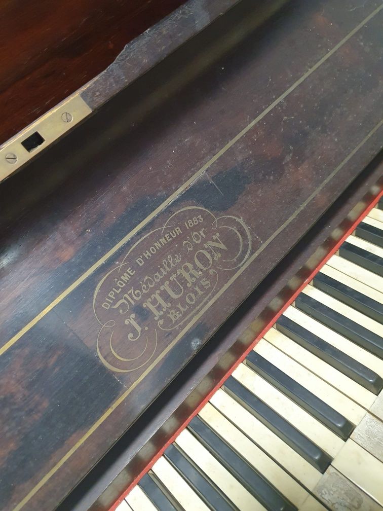 Piano J. Huron Blois de 1883