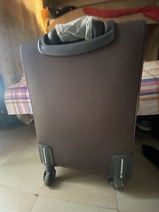 Продам чемодан недорого