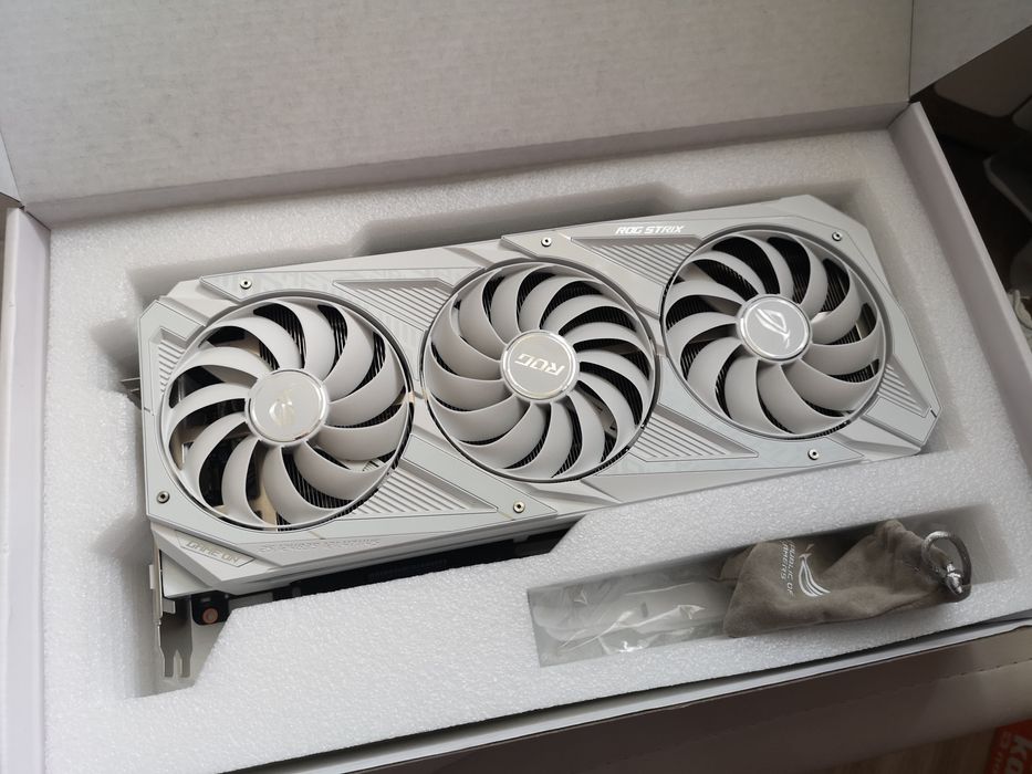 Karta graficzna RTX 3080 ASUS ROG Strix OC 10gb biała