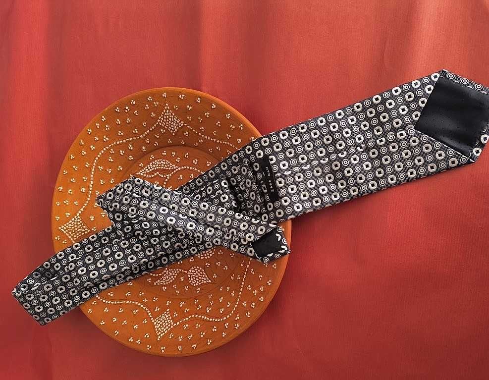Gravata  texturizada bicolor padrão de jacquard aprimorado    Zara