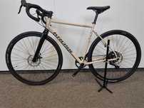 Rower gravelowy KROSS ESKER 4.0 Beżowy OUTLET