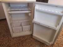 Mini frigorífico Ariston 105L