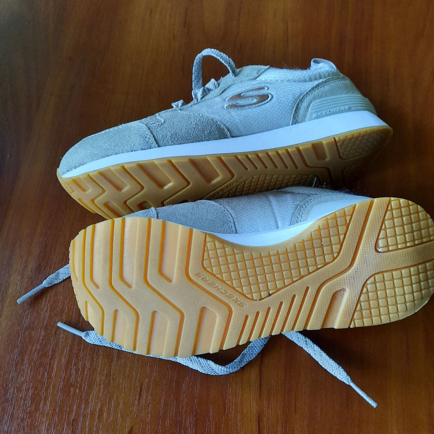 Новые кроссовки Skechers 34 размера