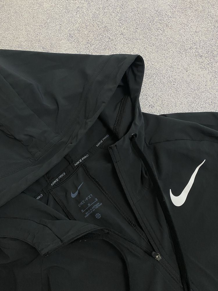 Чоловіча  вітровка  Nike Pro Combat куртка