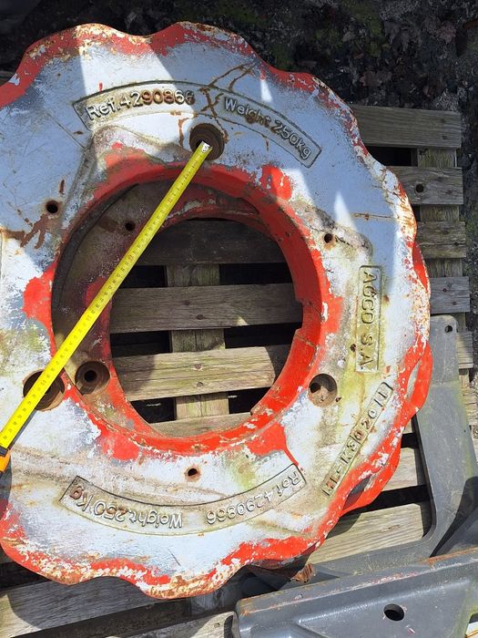 Obciążniki do ciągników MF 250 kg.
