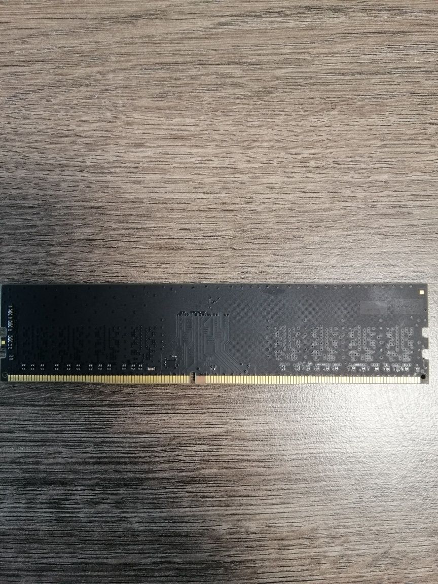 Оперативна пам'ять AMD DDR4-2400 8192MB PC4-19200