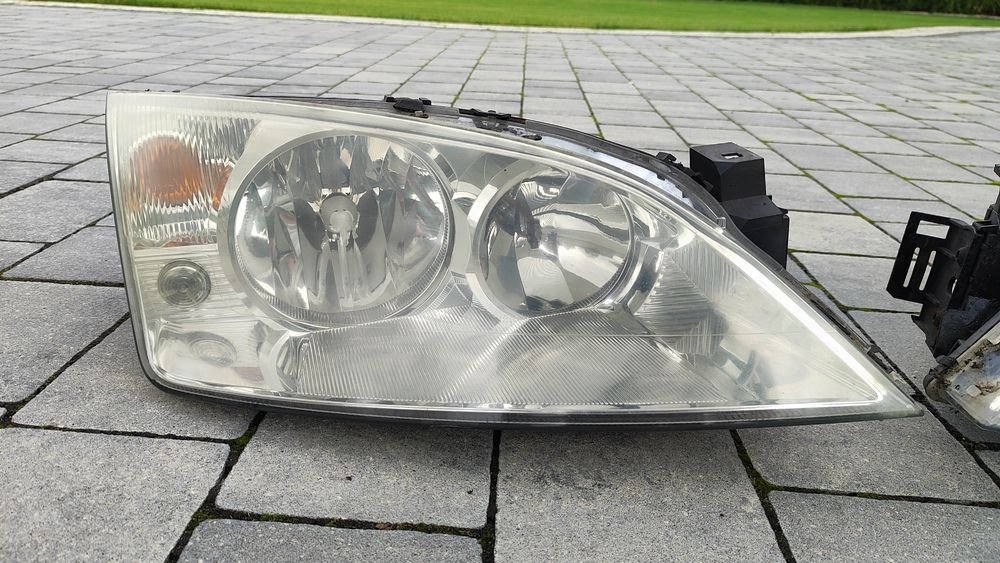 Lampy przednie przód Ford Mondeo Mk3