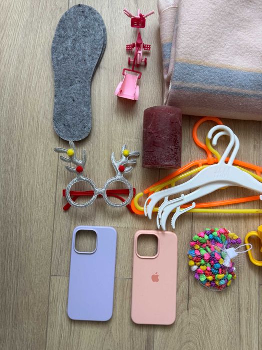 Отдам бесплатно: одеяло детское, вешалки детские, игрушка, чехол