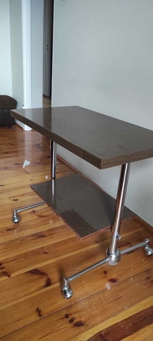 dizajnerski stolik TV