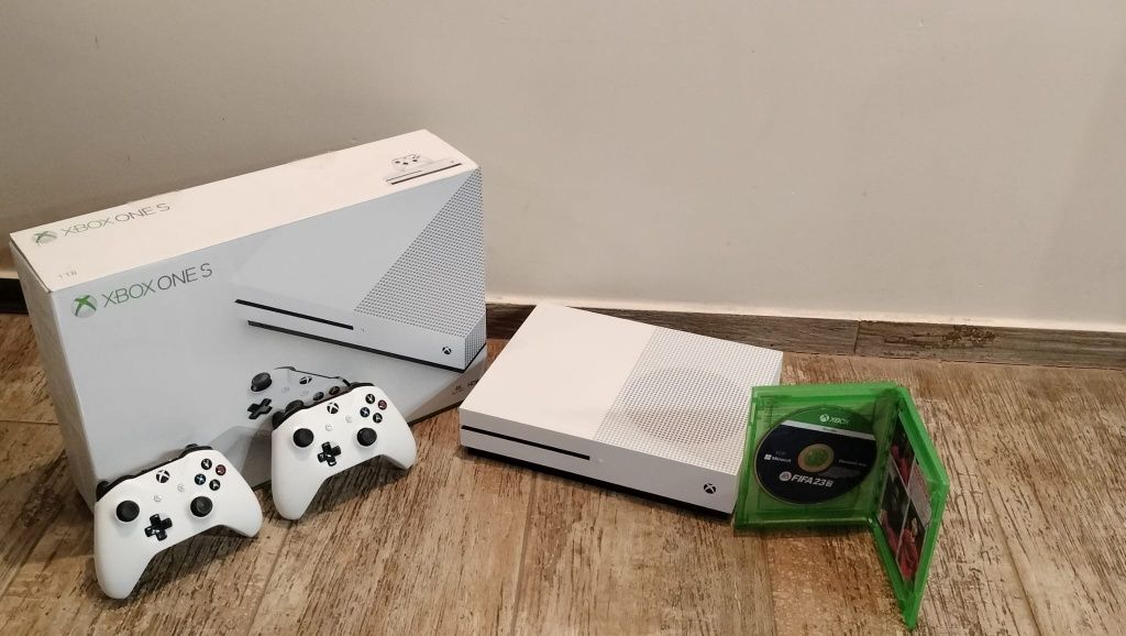 Xbox one s + FIFA 23