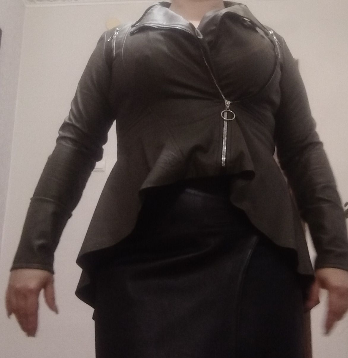 Куртка з баской 50 розмір