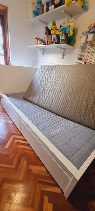 Vendo Cama solteiro com duas gavetas e colchão