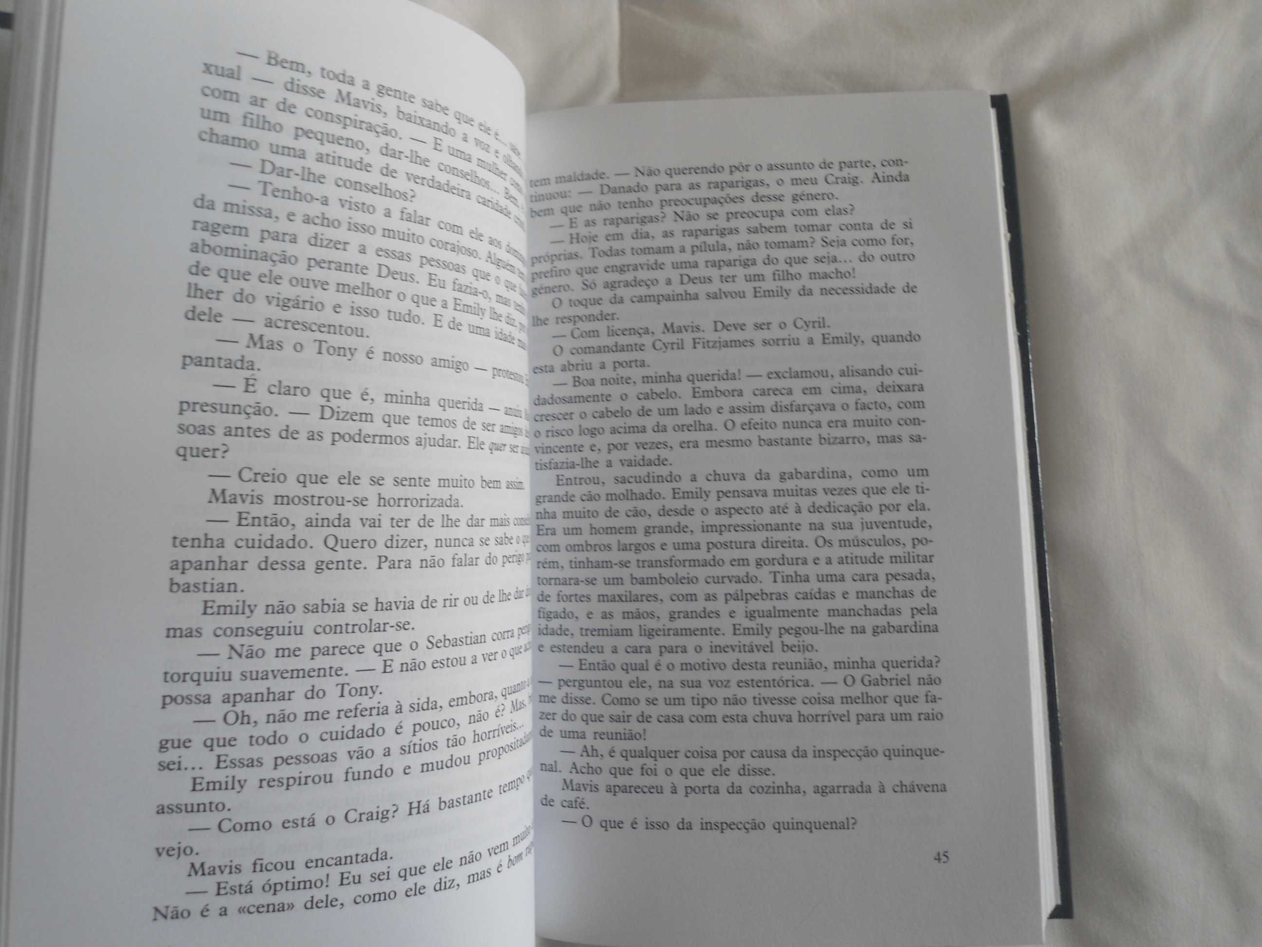 Um Vinho Atordoante por Kate Charles