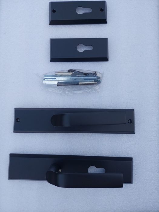 Klamka  72 mm drzwi zewnętrzne czarna