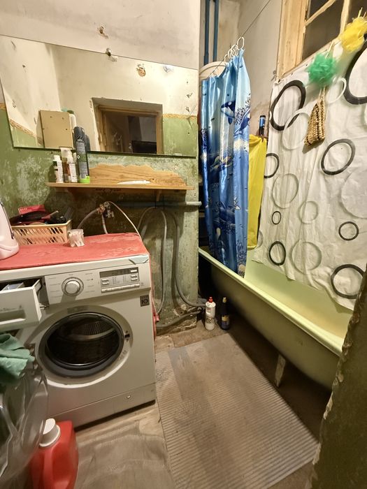 Продаж 2-х кімнат в комунальній квартирі,площею -30,1 м2.