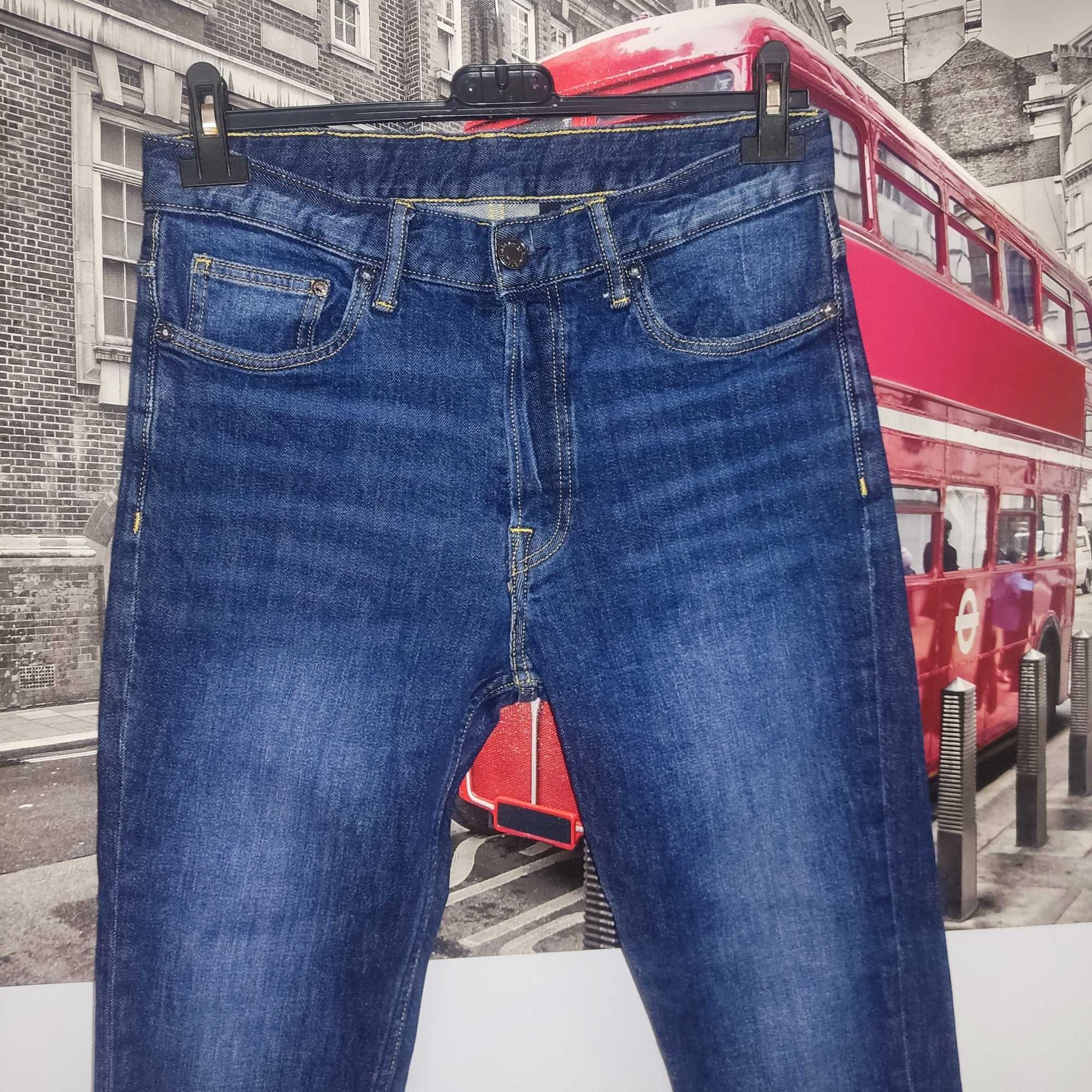 Dżinsy męskie
S  Slim Denim