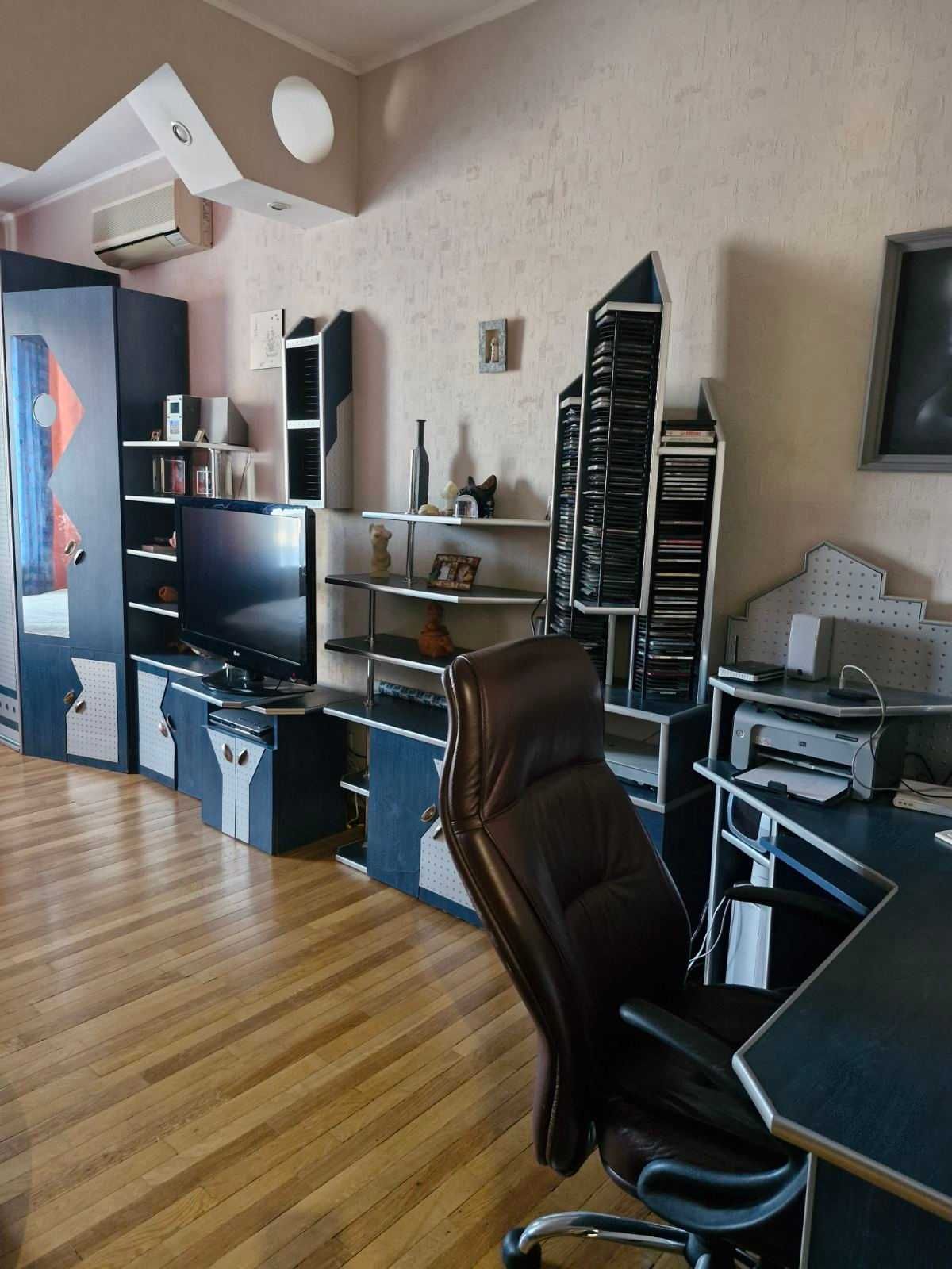 Центр. Продам 3к, 150м2  + паркинг. Дмитриевская,13-а