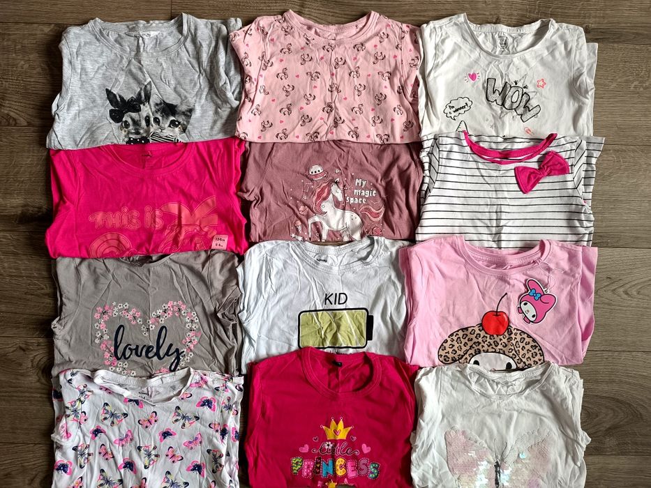 Paka ubrań 134-140 około 90 sztuk