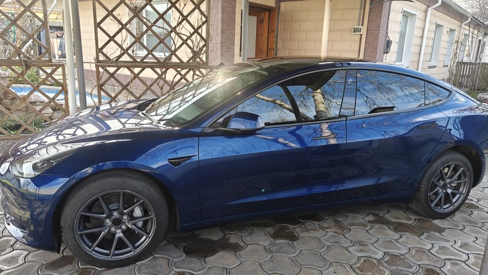 Tesla model 3 (2023 р.)