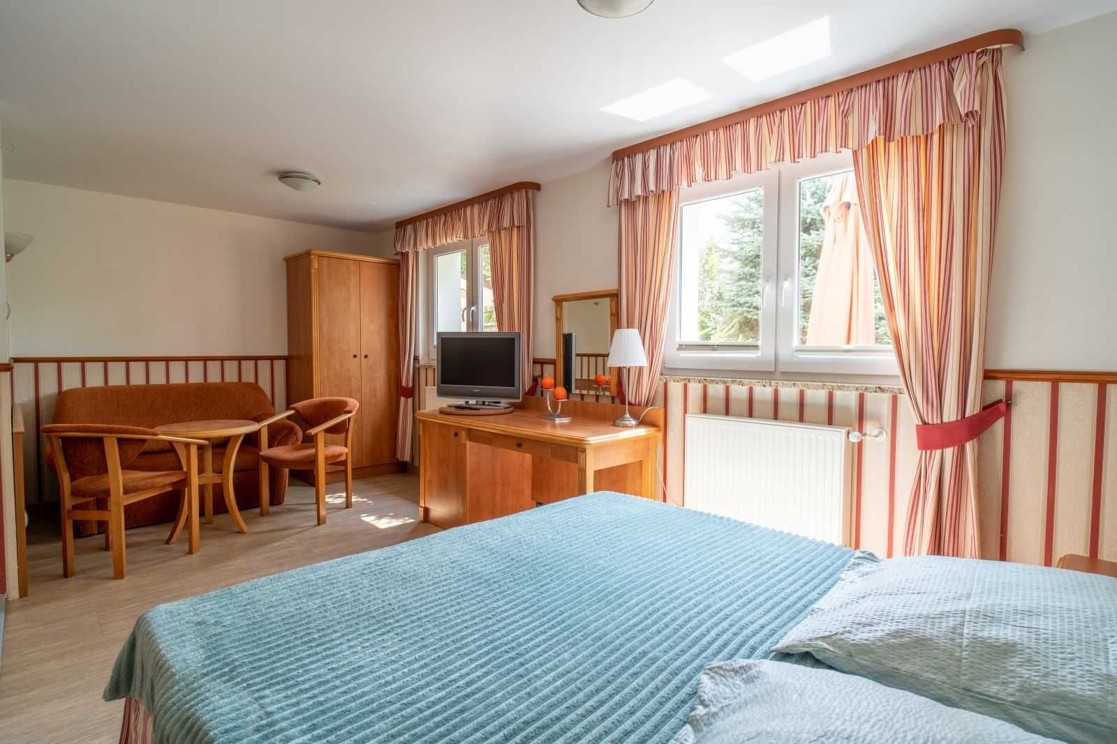JAŚMIN - Domki, Apartamenty i Pokoje! Śniadania, Klimatyzacja! 300 zł!