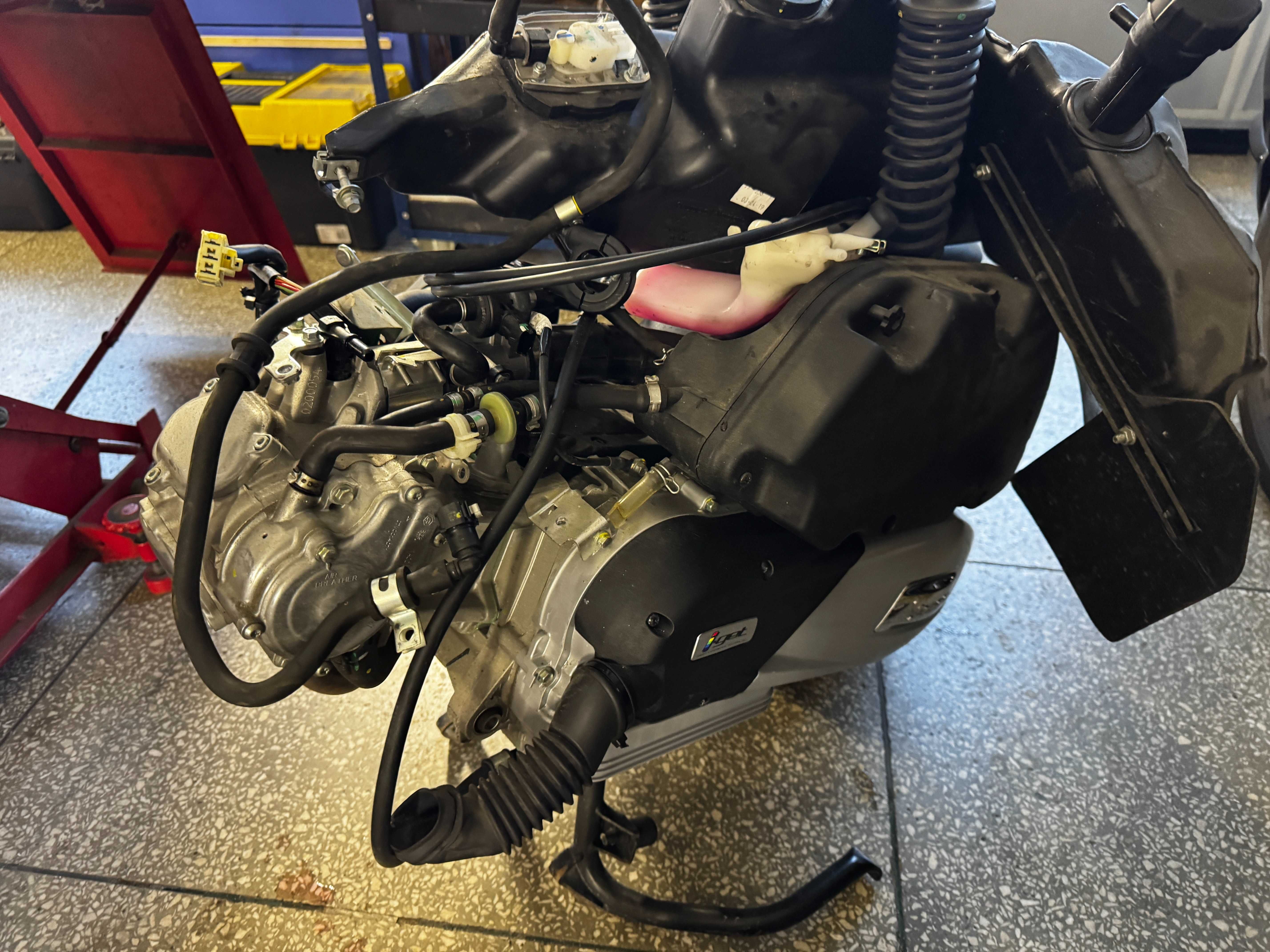 Silnik 125 I-get Vespa GTS 22rok
