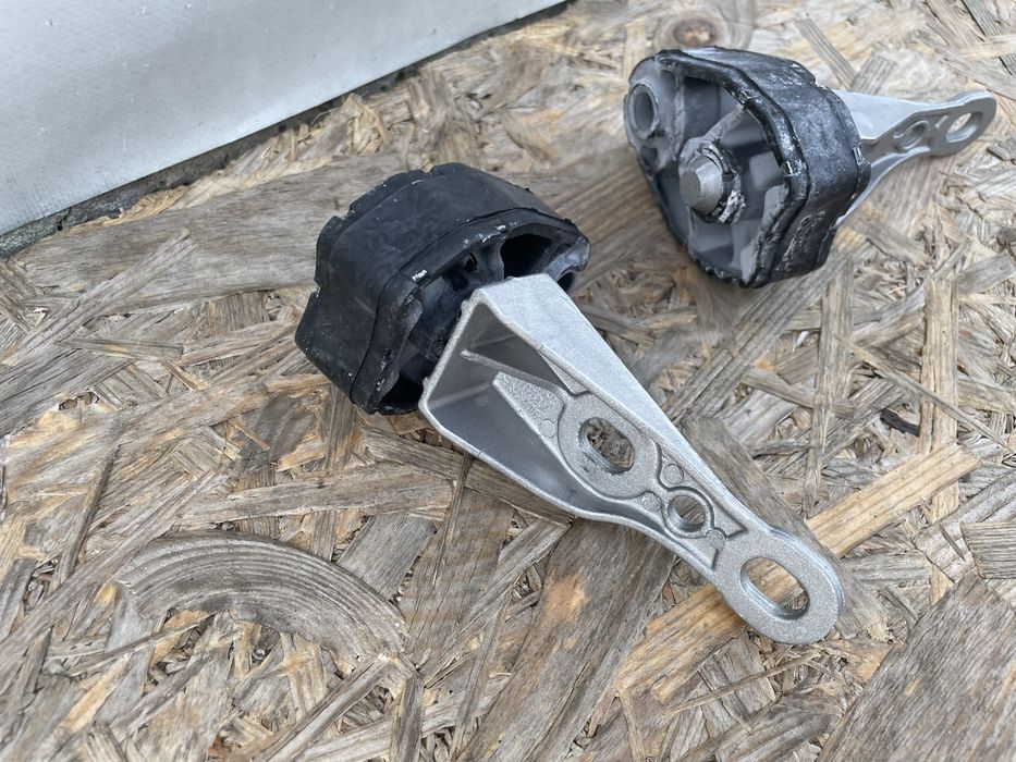 Кронштейн кріплення вихлопної труби Audi Q5 8R резинка вихлопної ауді