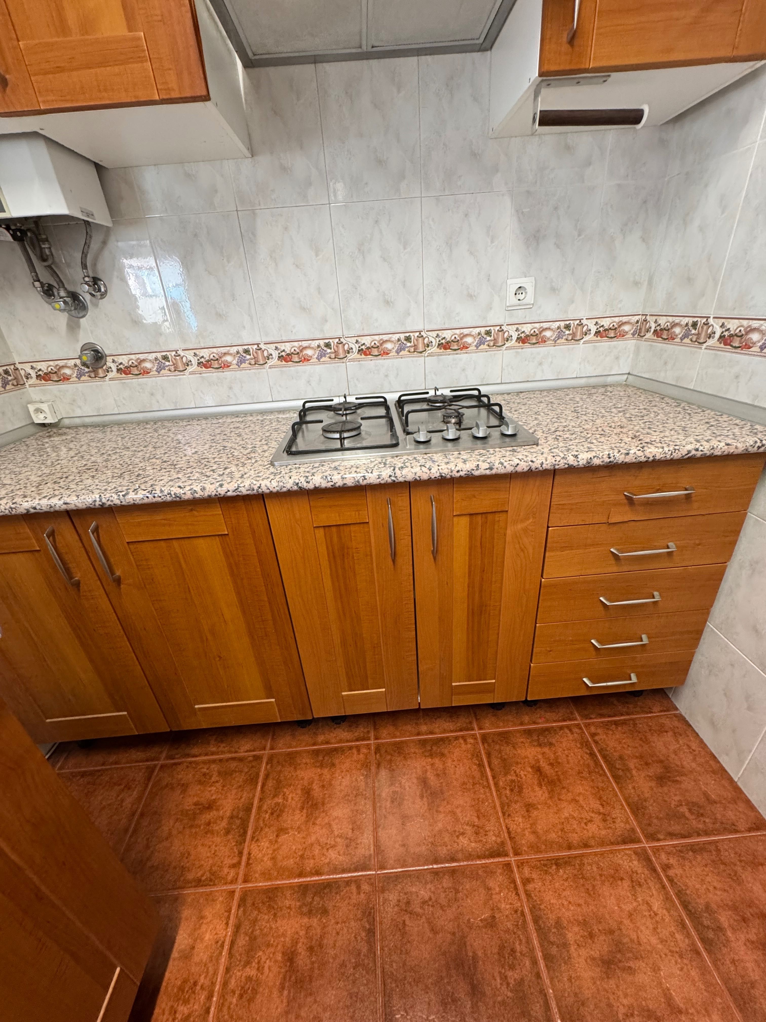 Móveis de cozinha com lava loiça exaustor e fogão incluído