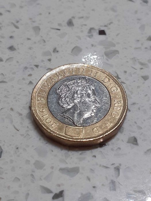Moeda Elizabete II one pound 2016 IMPERDÍVEL