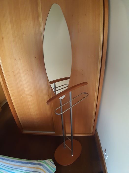 Bengaleiro de quarto com espelho