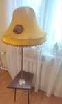 Stylowa lampa regulowana, ze stolikiem.