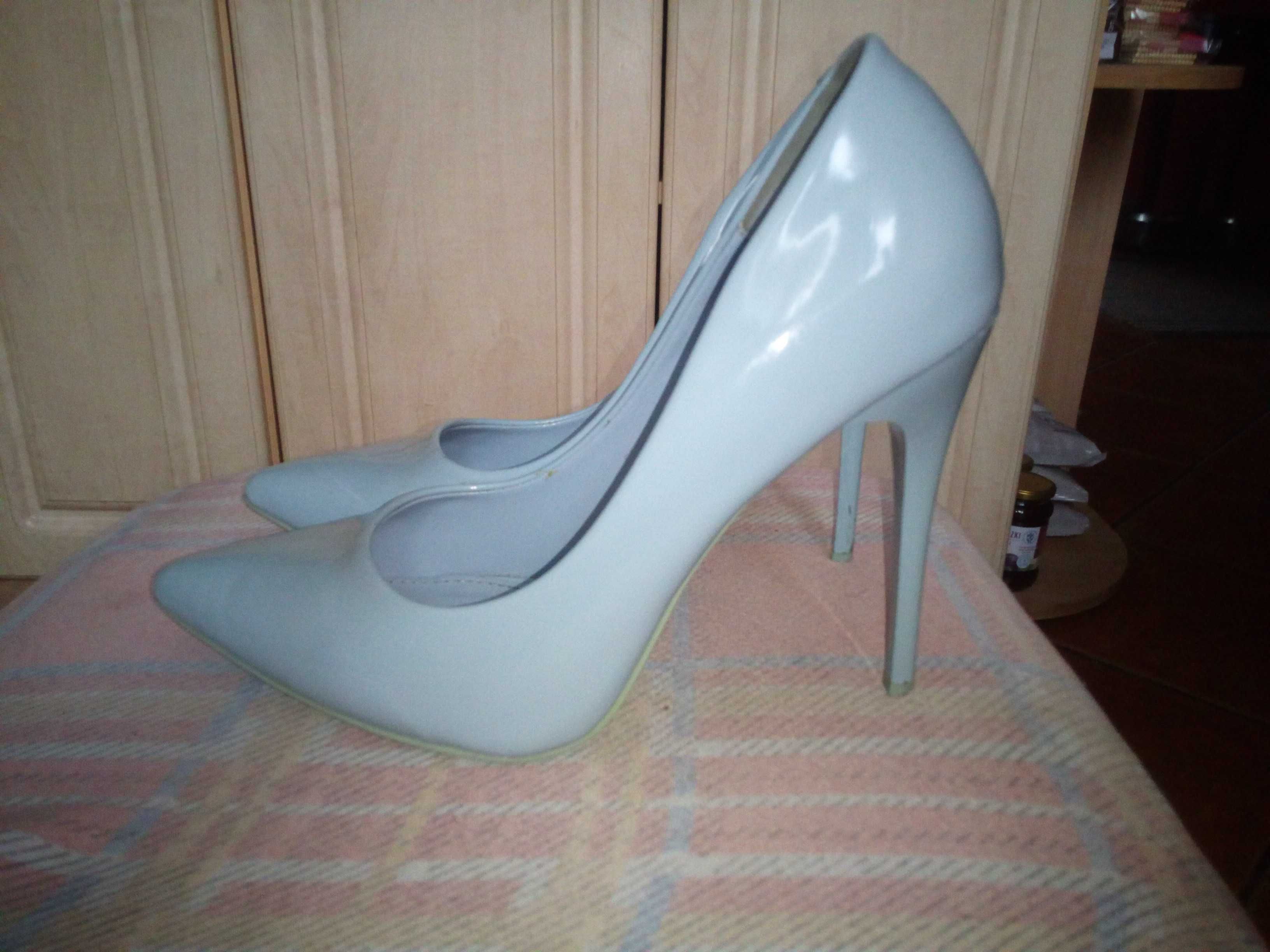 Damskie buty szpilki rozmiar 38 super stan.