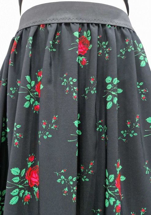Spódnica ludowa, góralska, czarna w różyczki 4XL(48)