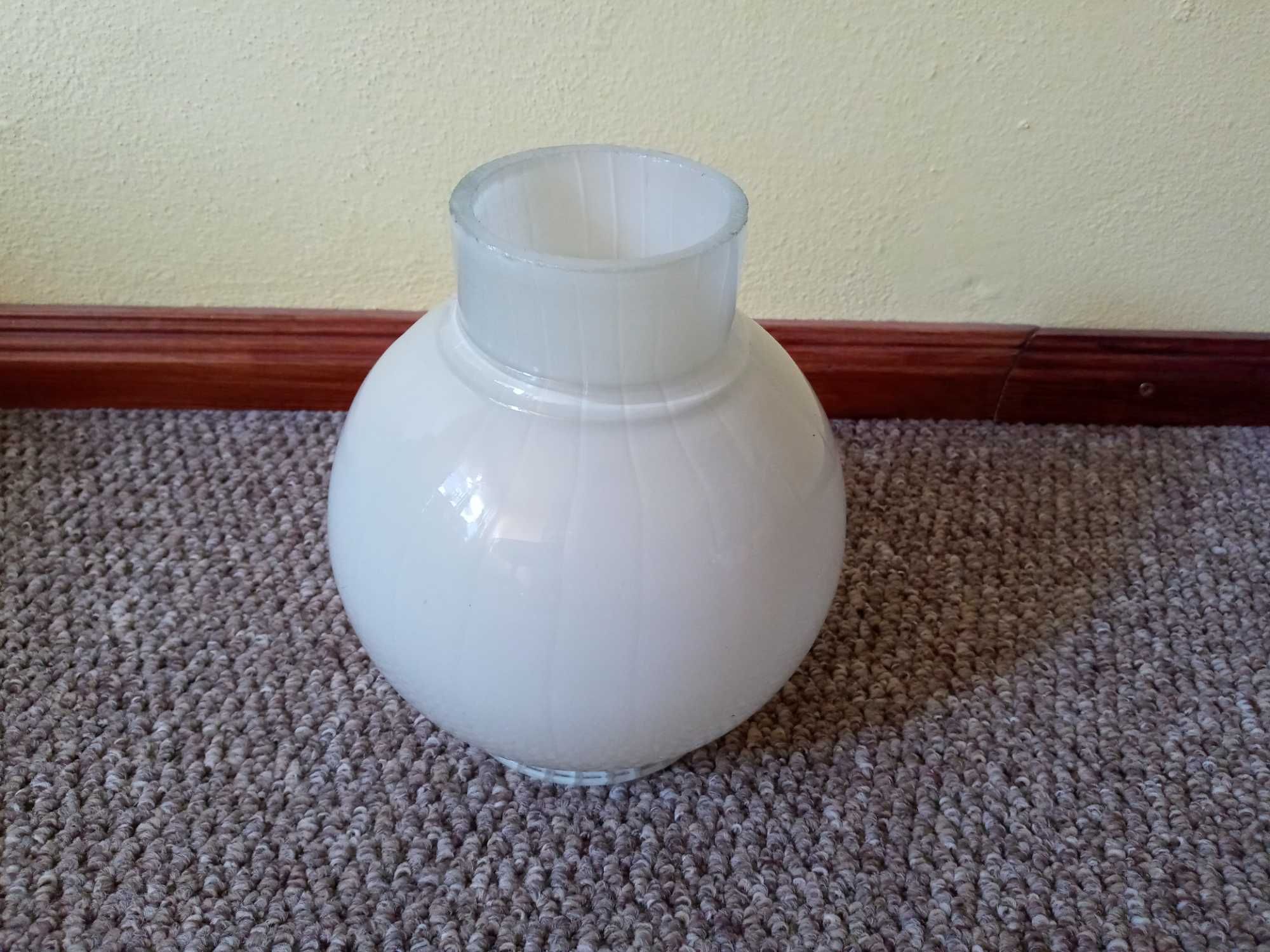 klosz prl retro biały zwężany szklany do lampy lampa