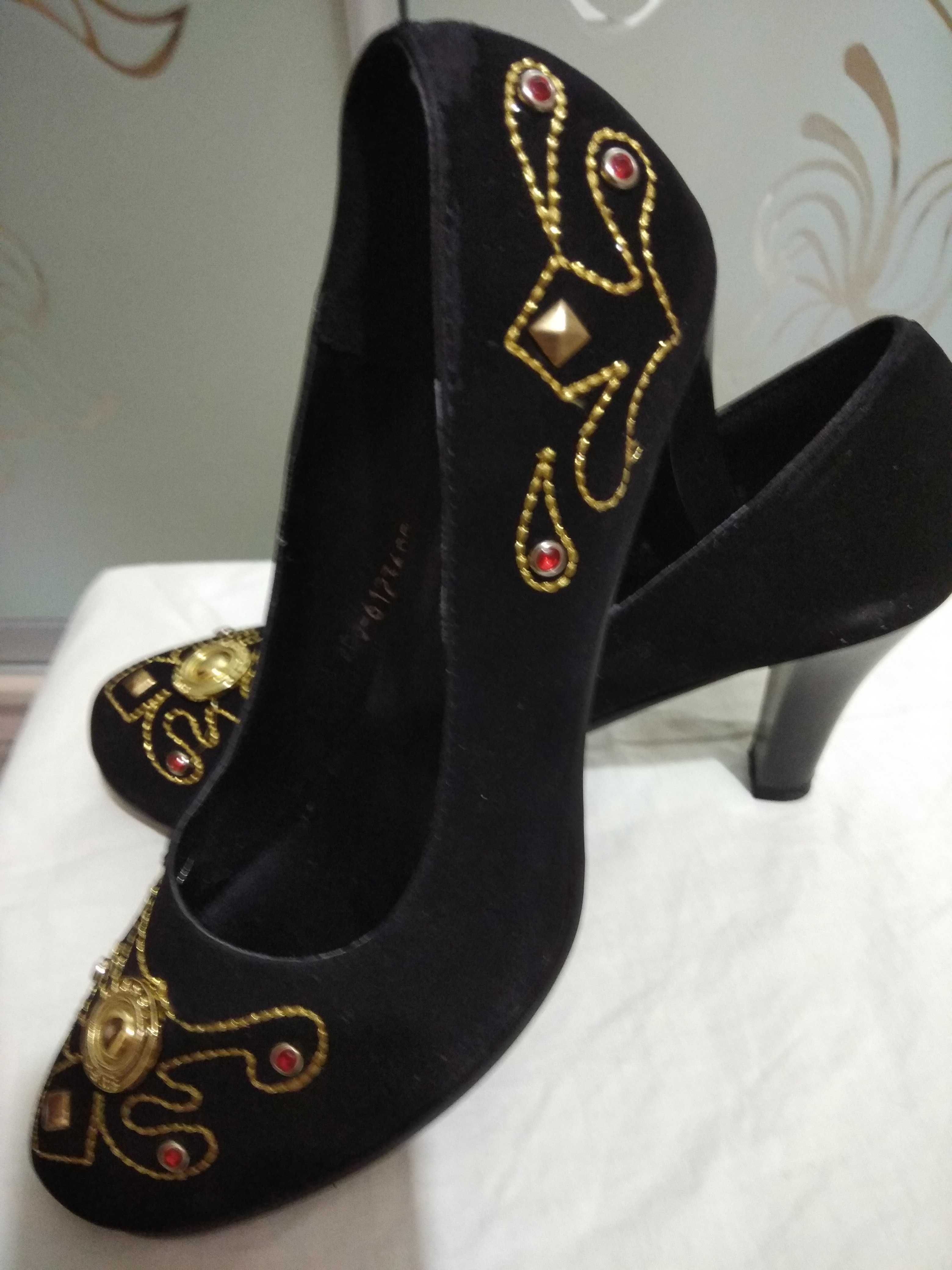 Красивые новые женские туфли из замши черного цвета Размер 37