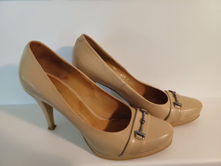 Czółenka gino rossi bezowe rozm 39