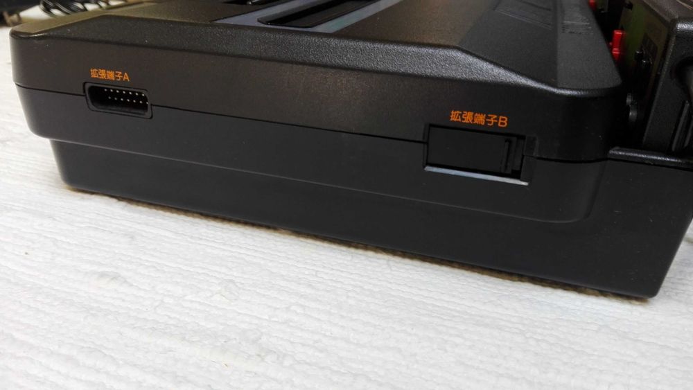 Nintendo Twin Famicom (NES Japão) usa disquete/cartuchos - a funcionar