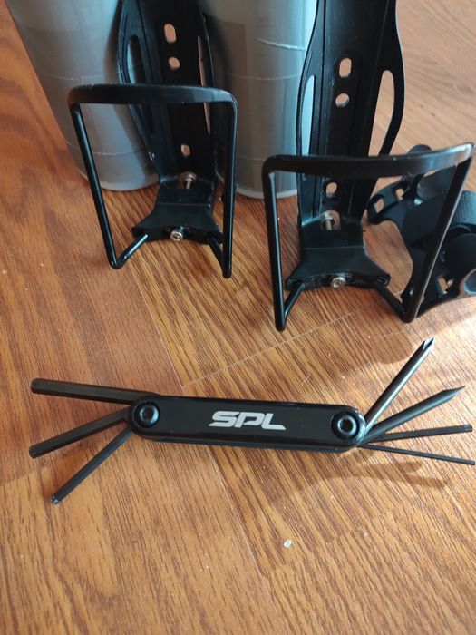 Вело комплектуючі та інструменти.