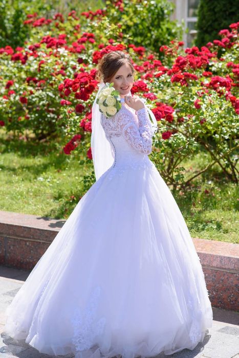 Продам весільну сукню