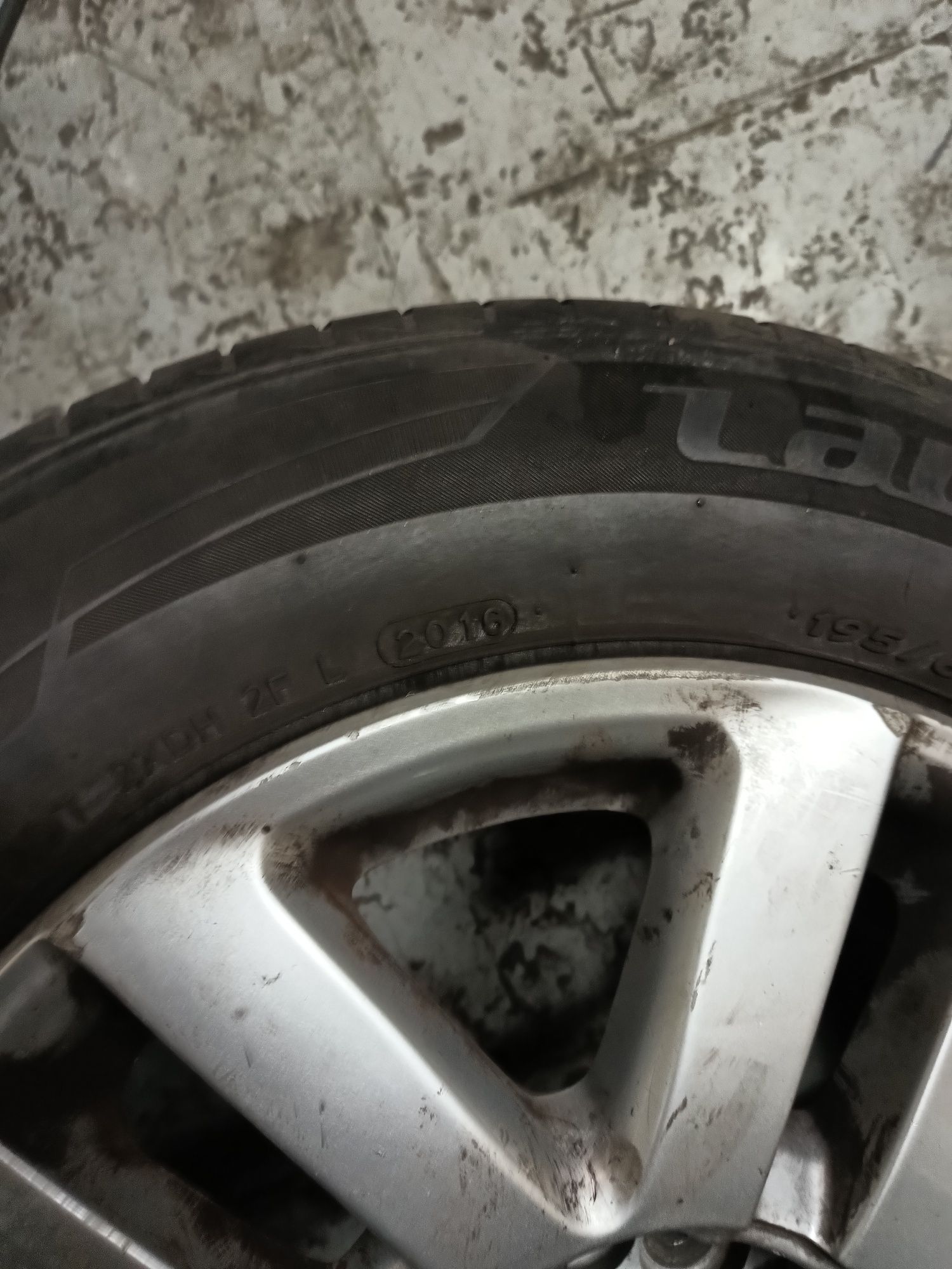 Alufelgi VW (golf,.bora) opony letnie 195/65r15