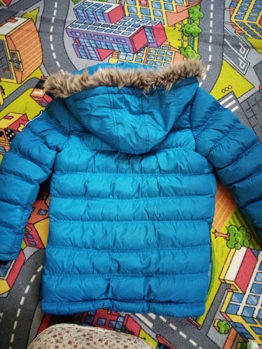 Куртка зимова на 10-12 років.