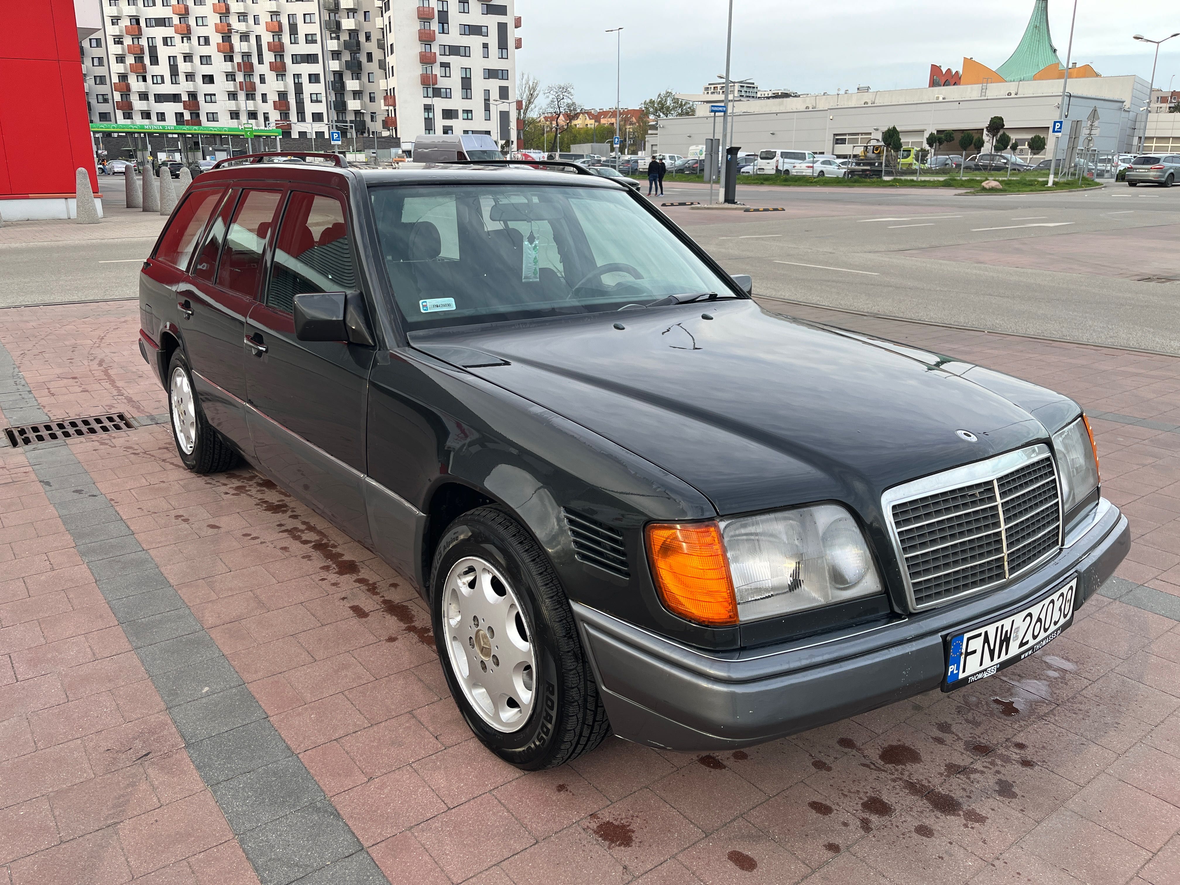 Mercedes W124. E-klasa. 2.5 Diesel. Tanie, przyzwoite kombi.