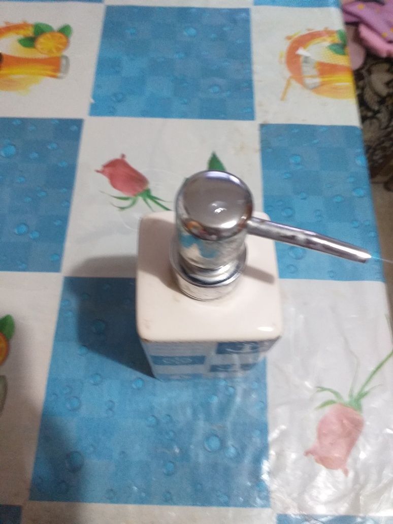 Продам баночку для рідкого мила.