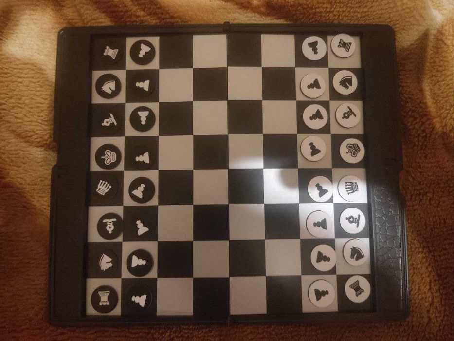 Набор маленьких шахмат на магнитах