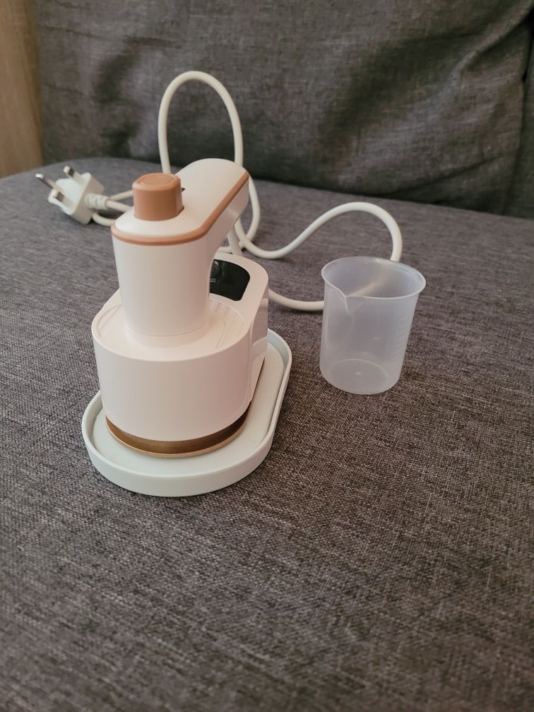 Elektryczne mini żelazko parowe